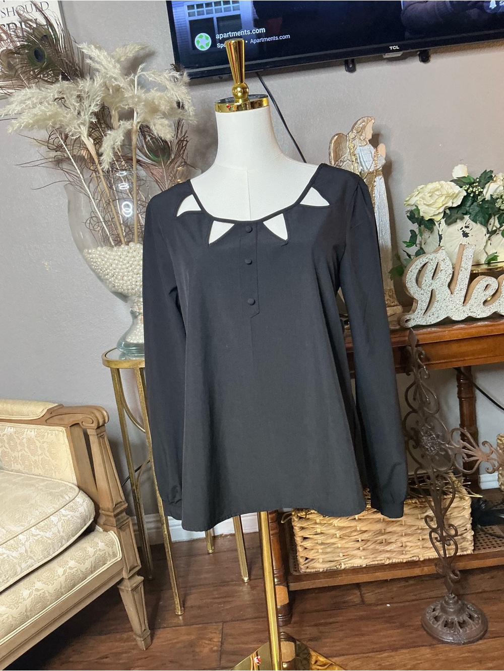 Victorian insp Blouse with peekaboo cutouts embroidered floral lace detail